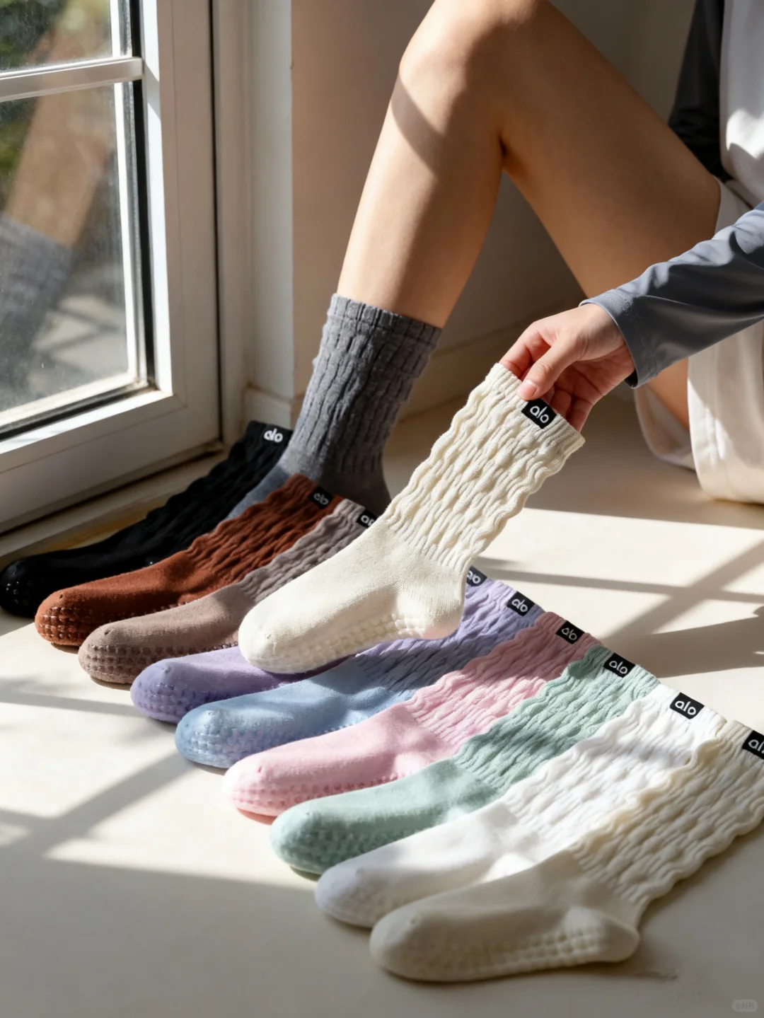 这双“扭扭袜”把松弛感焊在腿上✨