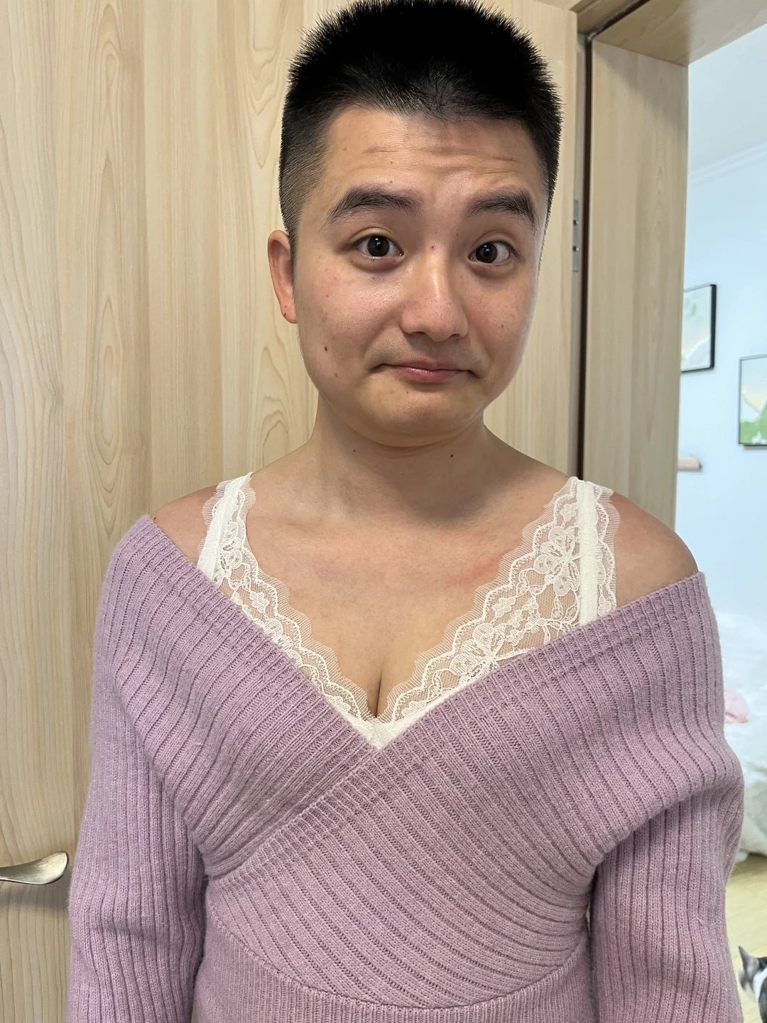 他非要感受蕾丝都能有沟的快乐😅