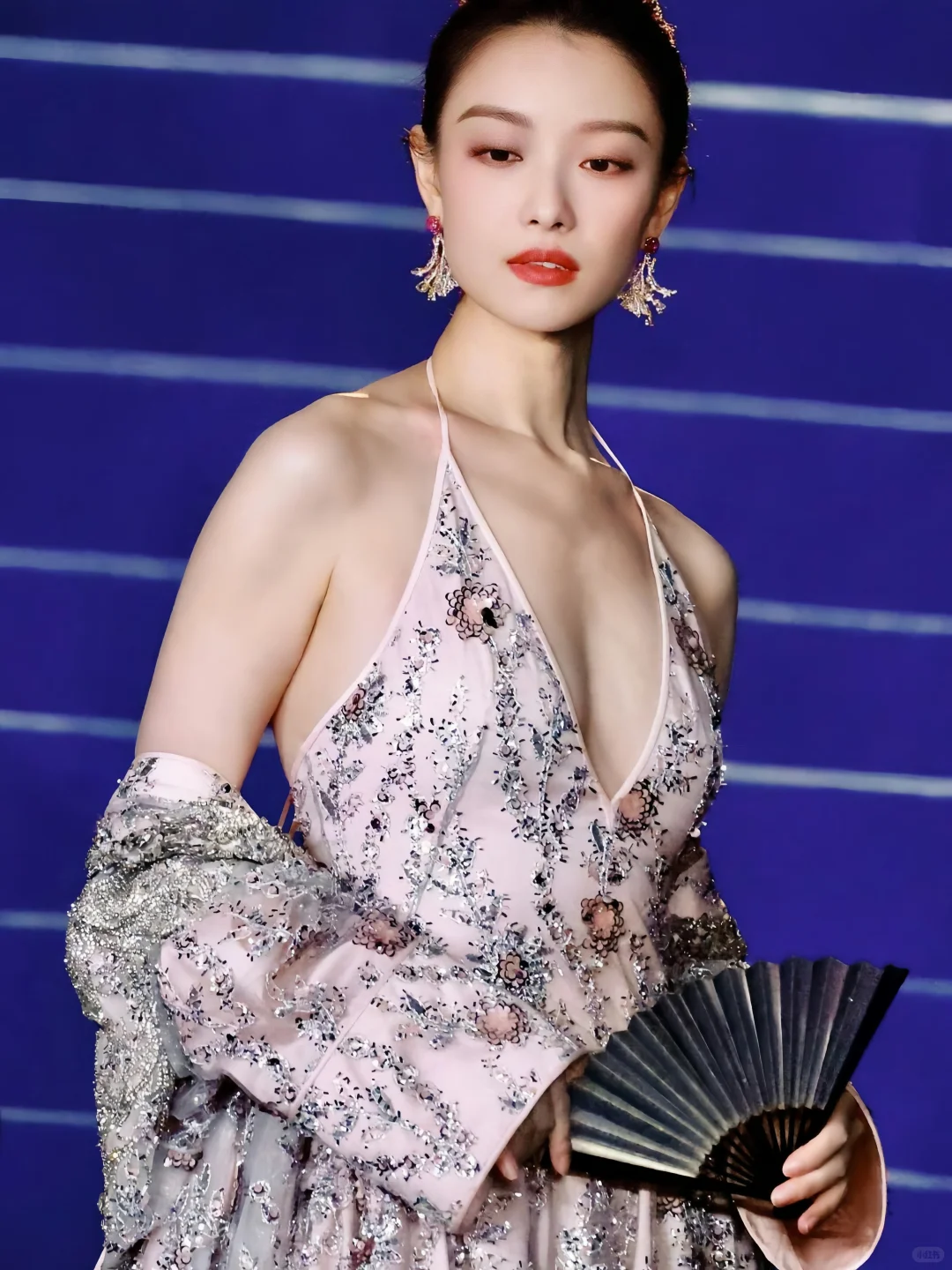 倪妮吊带裙造型生图，太美了！！！！