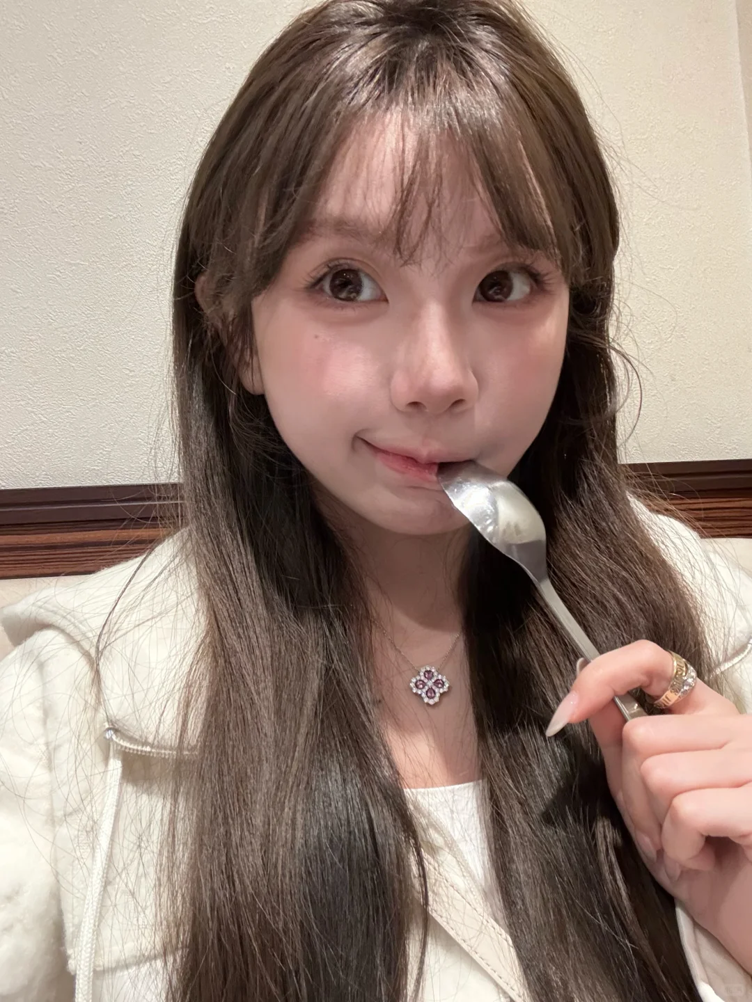 存一些吃饭的拍照姿势📸