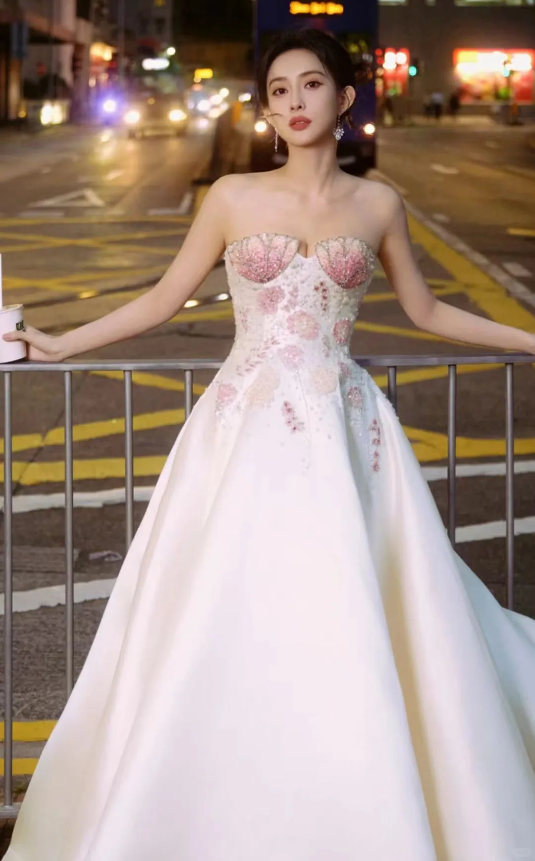 她的每一帧都美到骨子里了～