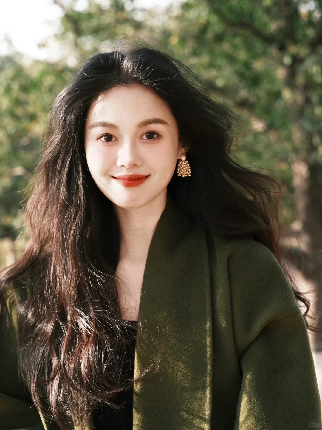 她是冬日里最浓郁的一抹绿