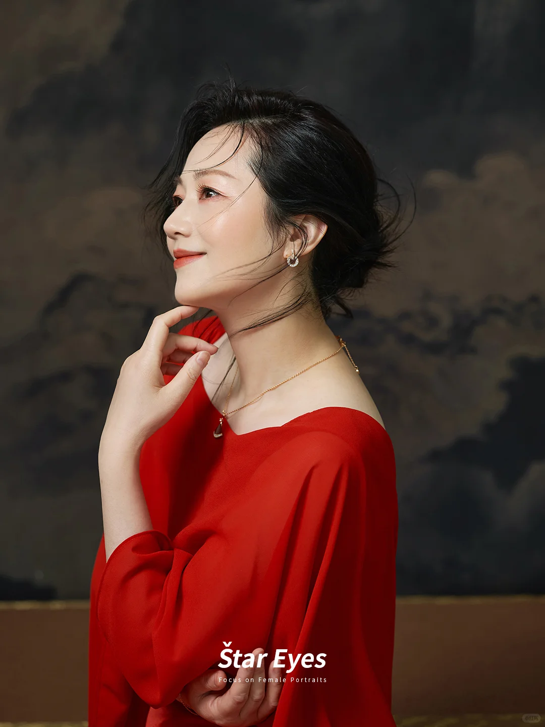 好沉醉这一抹高级的东方红 | 中式肖像