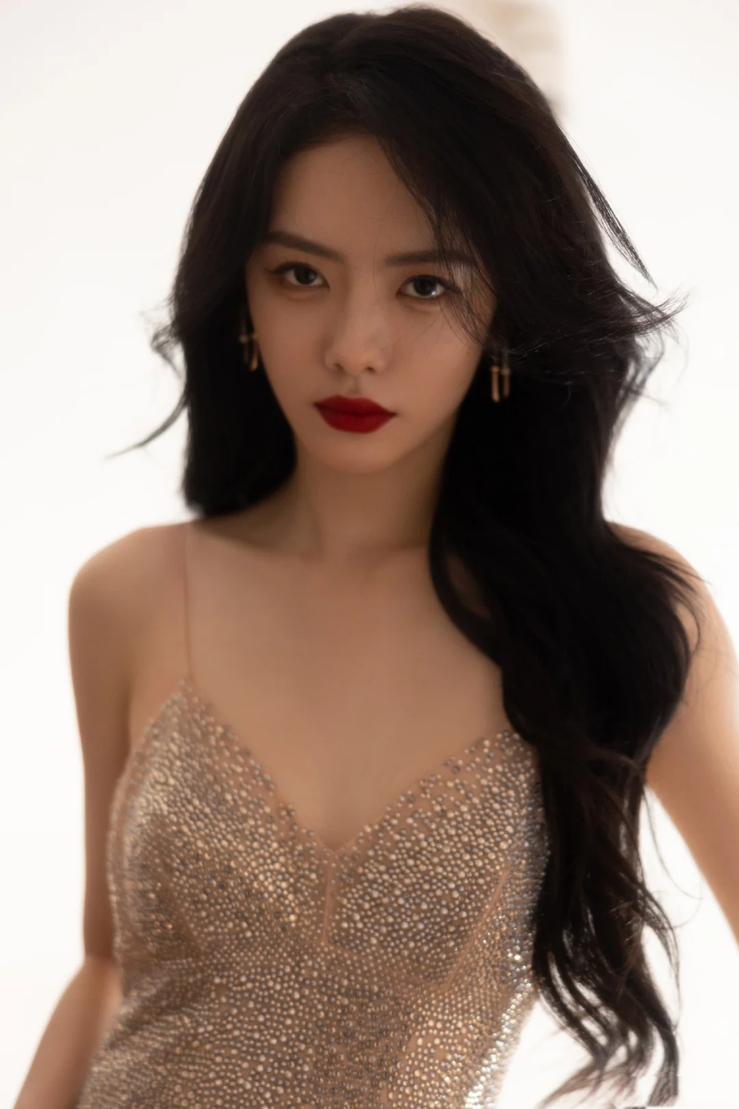 蔡文静 | 红唇卷发，闪钻礼裙曼妙婀娜