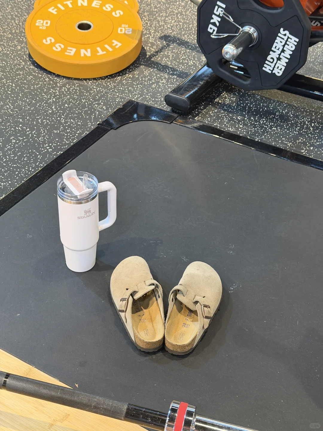 凌晨一点的健身房