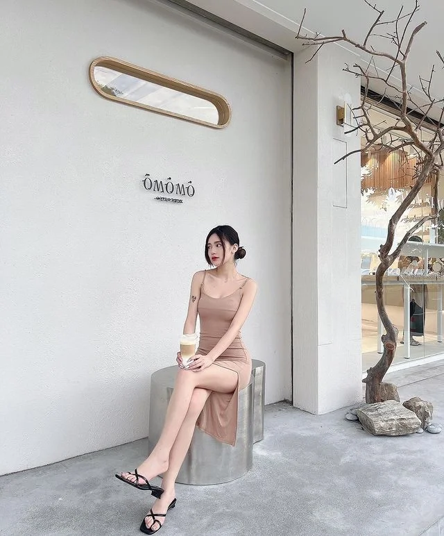 [ins美女]长相甜美的大长腿美女模特写真3