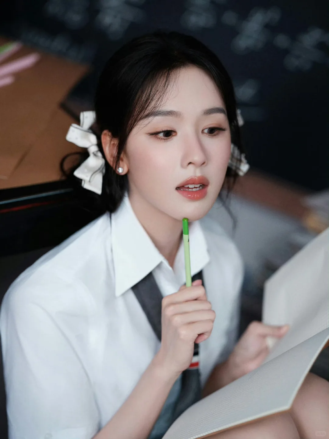 陈都灵 高冷学霸 纤腰细腿