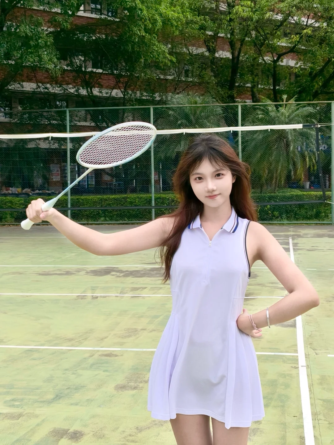 04 女大|正是打羽毛球的好天气！