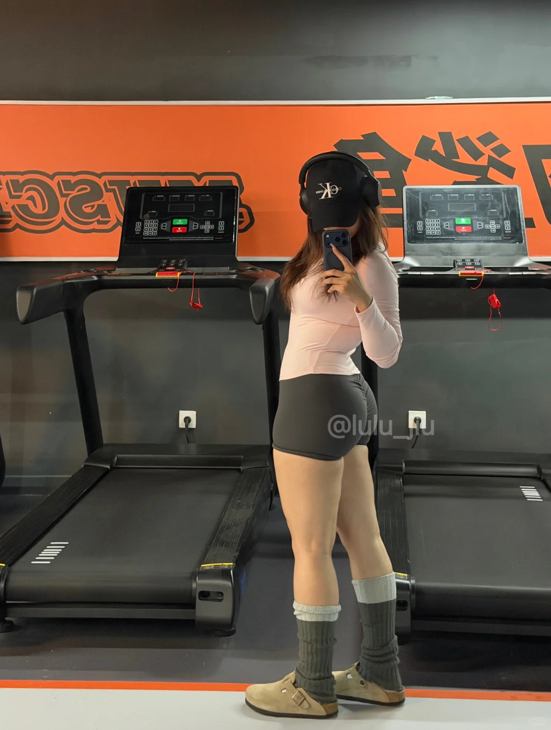 凌晨一点的健身房