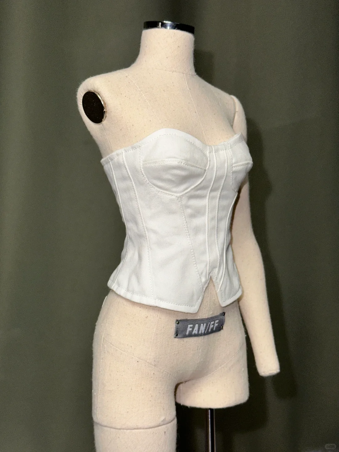 只要24.9的三分鱼骨胸衣！