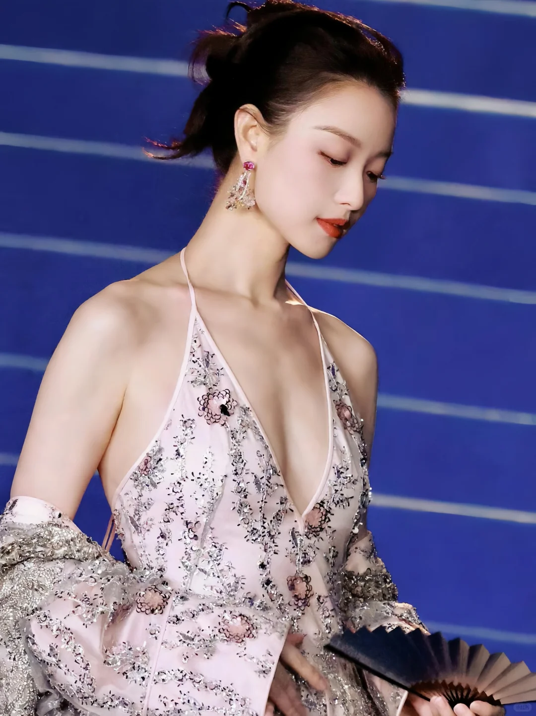 倪妮吊带裙造型生图，太美了！！！！