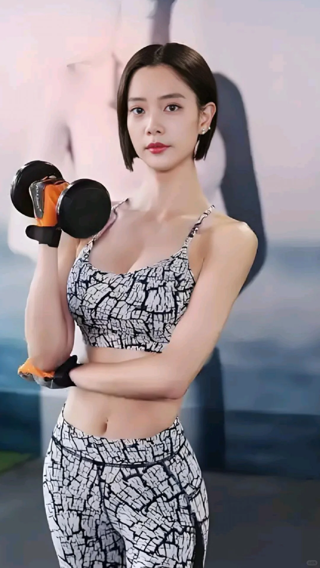 克拉拉：性感女神背后，是狠角色养成记？