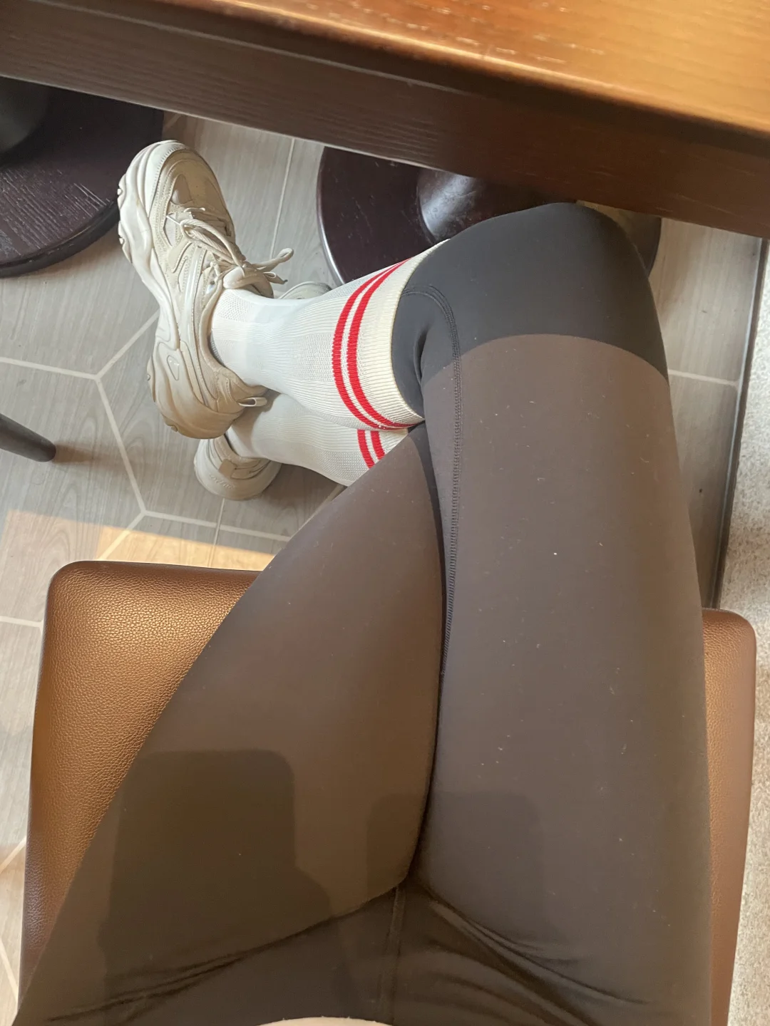 今天超酷的一双腿～～～