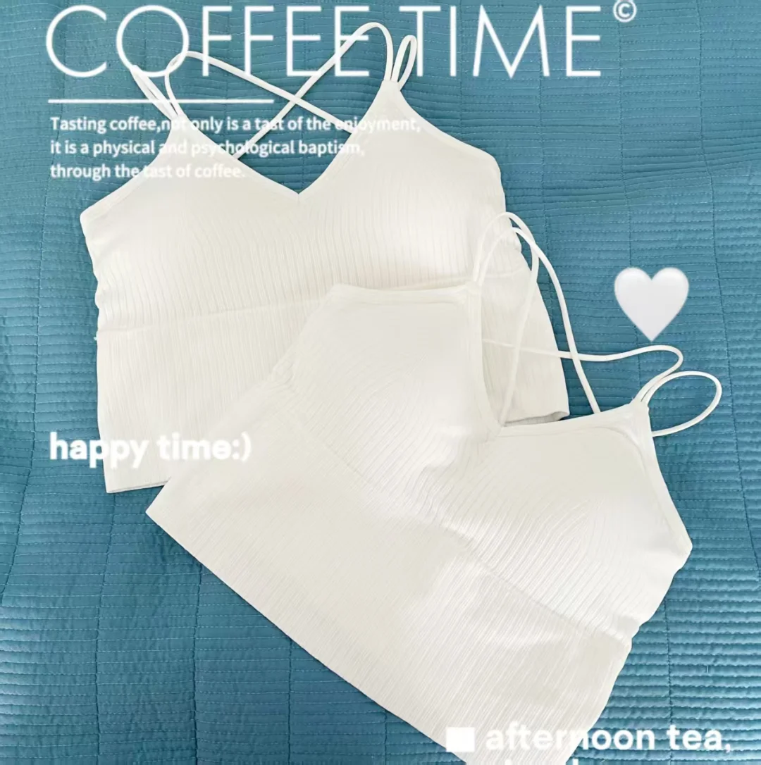 秋日里的小美好：轻盈吊带与美背时光