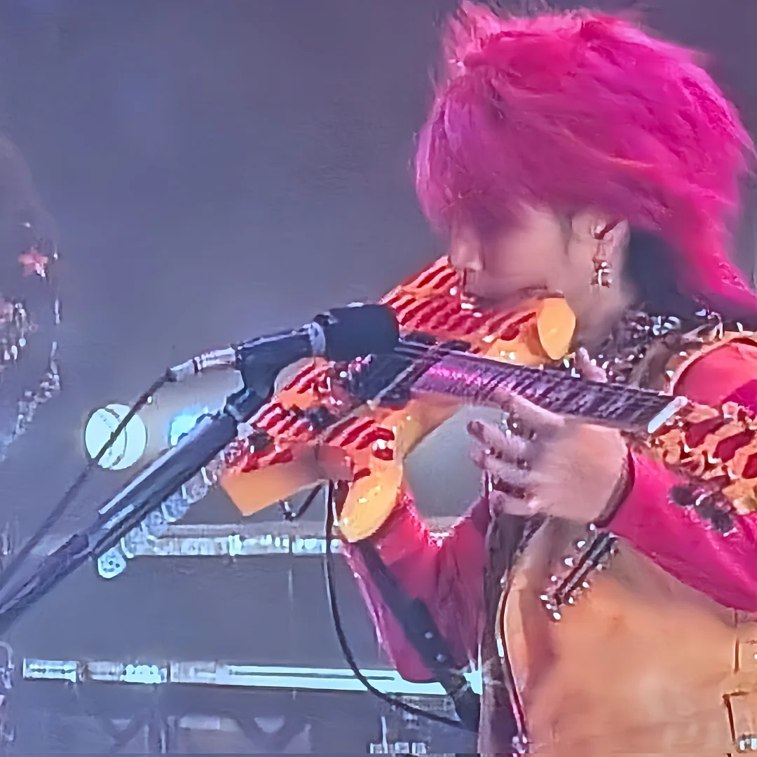 吉他是什么味道的🤣～❤️hide ～我来尝尝！！！