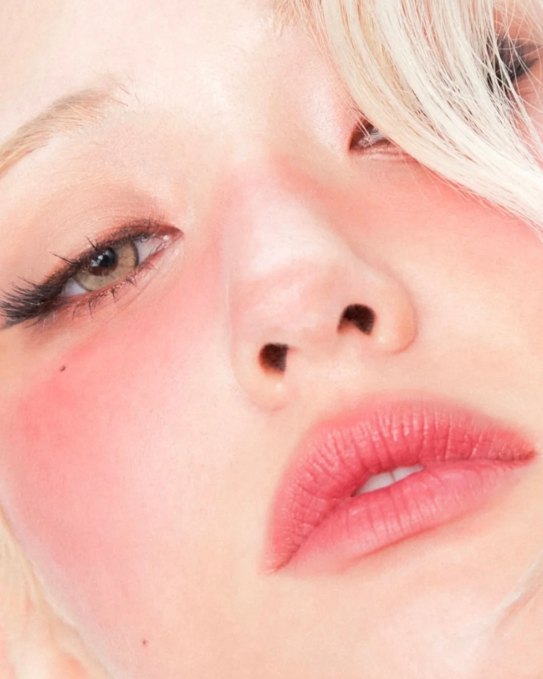 Somi彩妆新品模特图！GLYF上脸也太美了