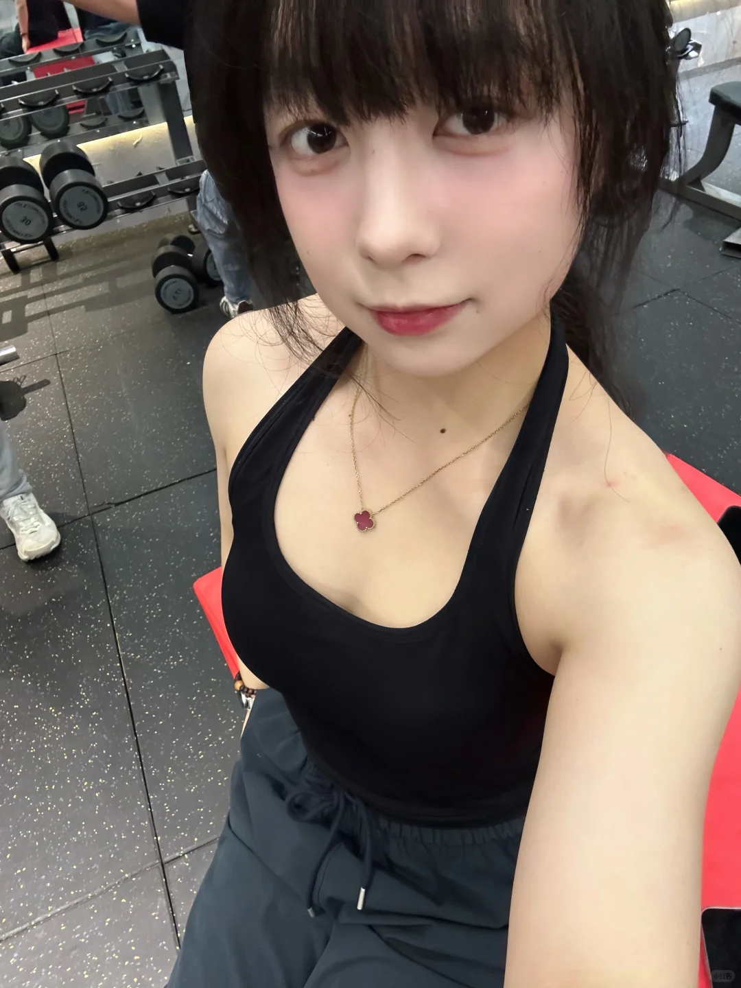 早说你喜欢肌肉女我就不装了