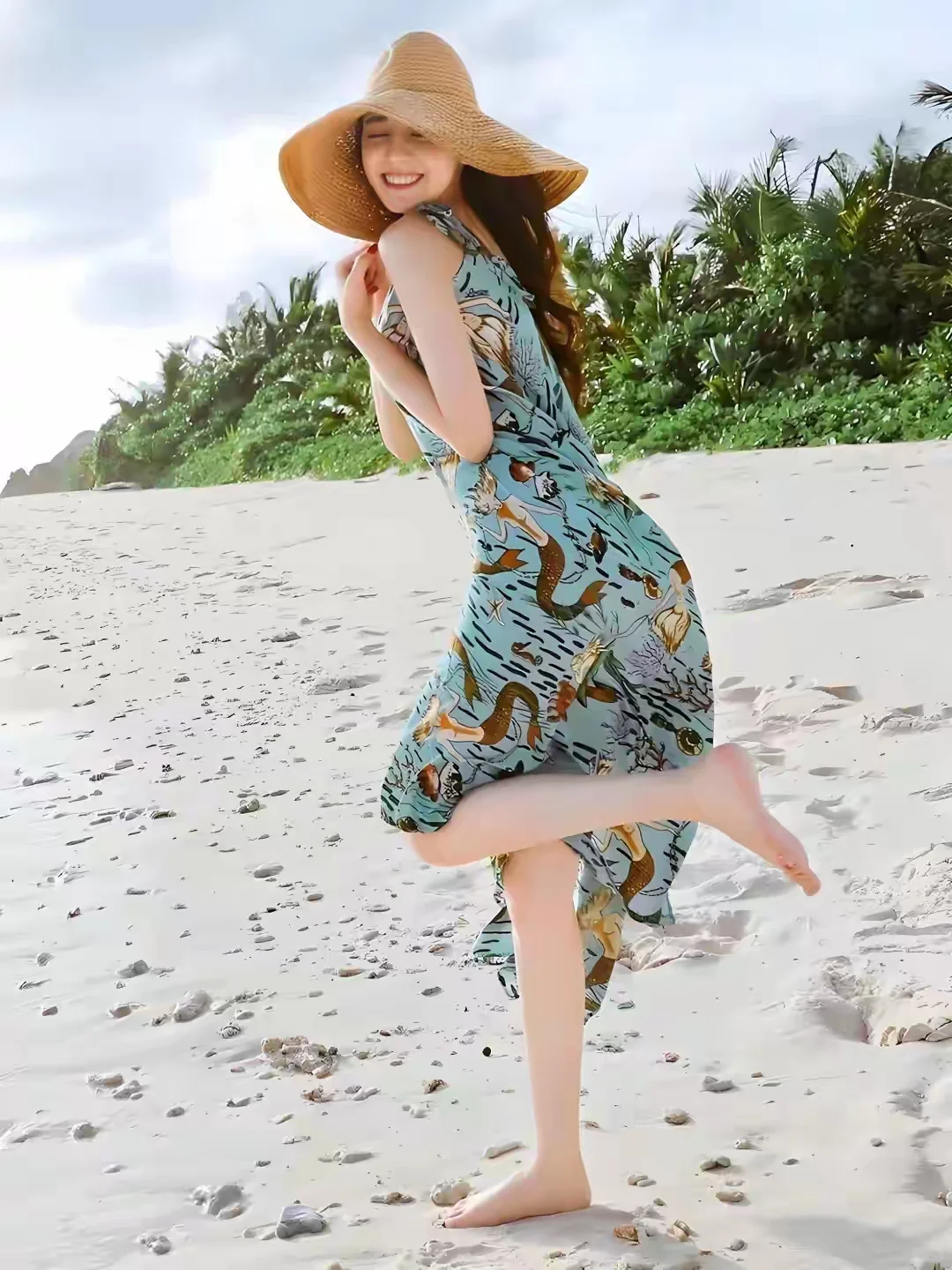 迪丽热巴海边大片太绝了！直接杀疯热搜榜