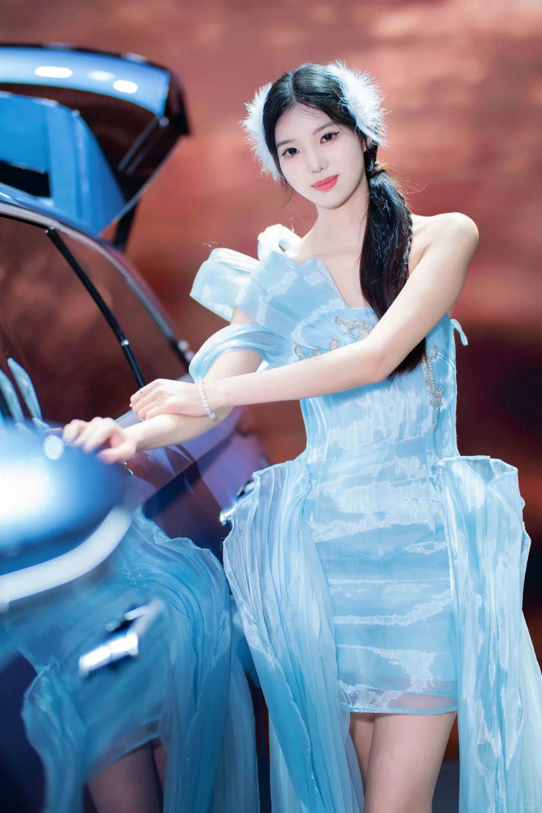 仙女高妹登场，大长腿小蛮腰车模小姐姐