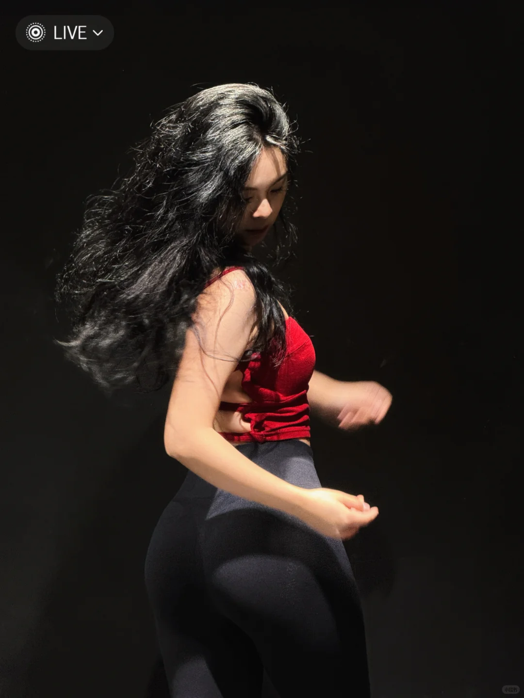 宽肩窄腰翘臀是女人最好的医美