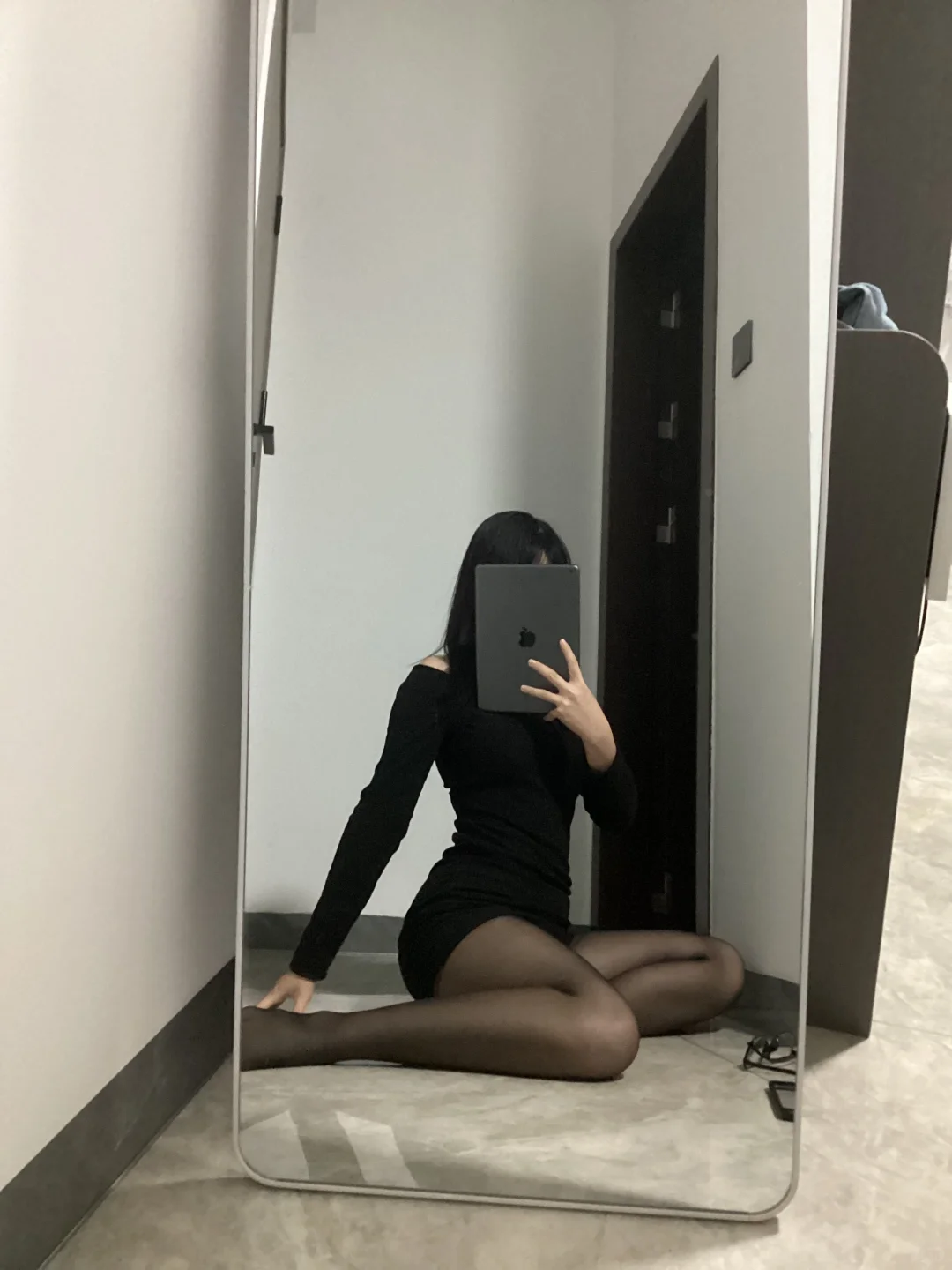 我宣布黑色紧身裙和我的粗腿超配！