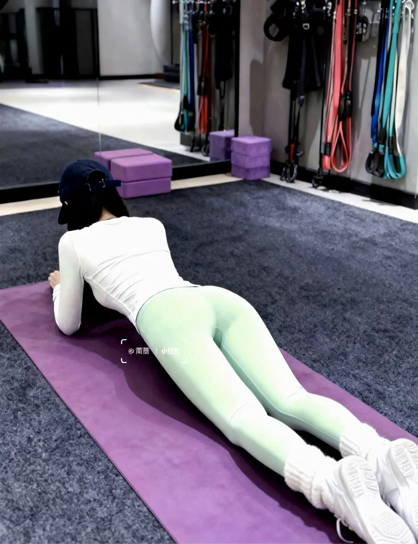 谁在练瑜伽，这么辣…啊