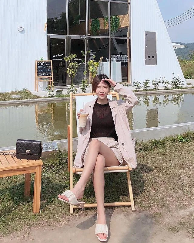 [ins美女]长相甜美的大长腿美女模特写真