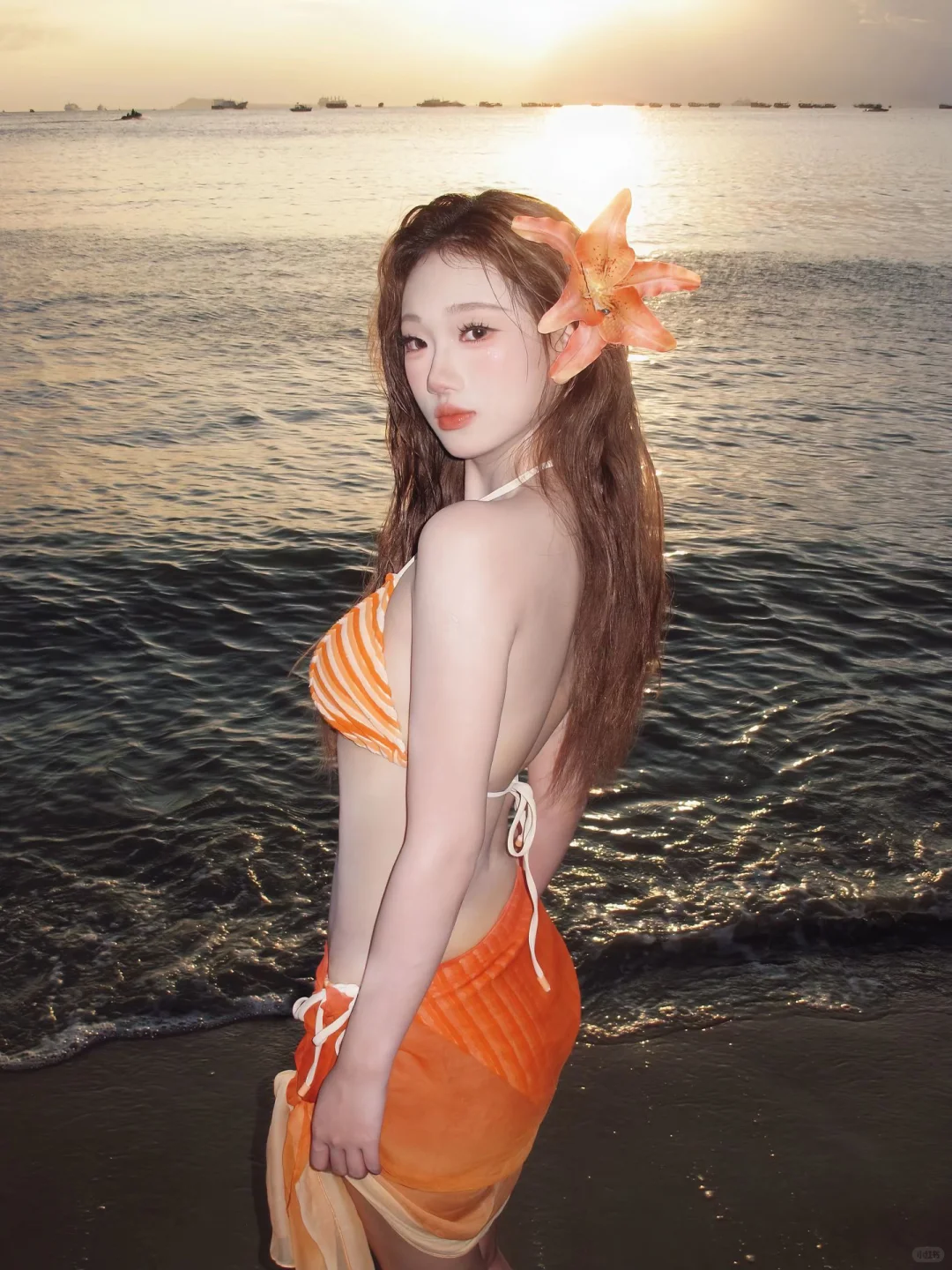 海边的浪漫，是橘子泳衣和日落🌅