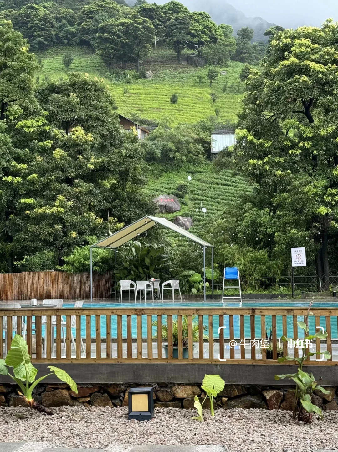 和男友住进山里泡私汤，连住3晚不想退房…