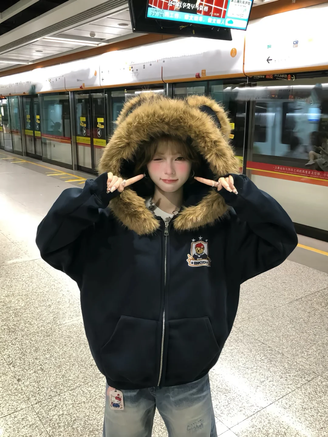 被这件毛领卫衣外套狠狠拿捏住！