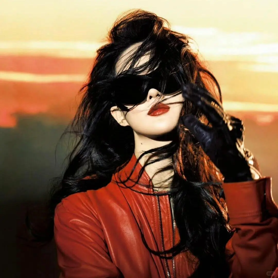 用女神照片当头像被领导批评了！