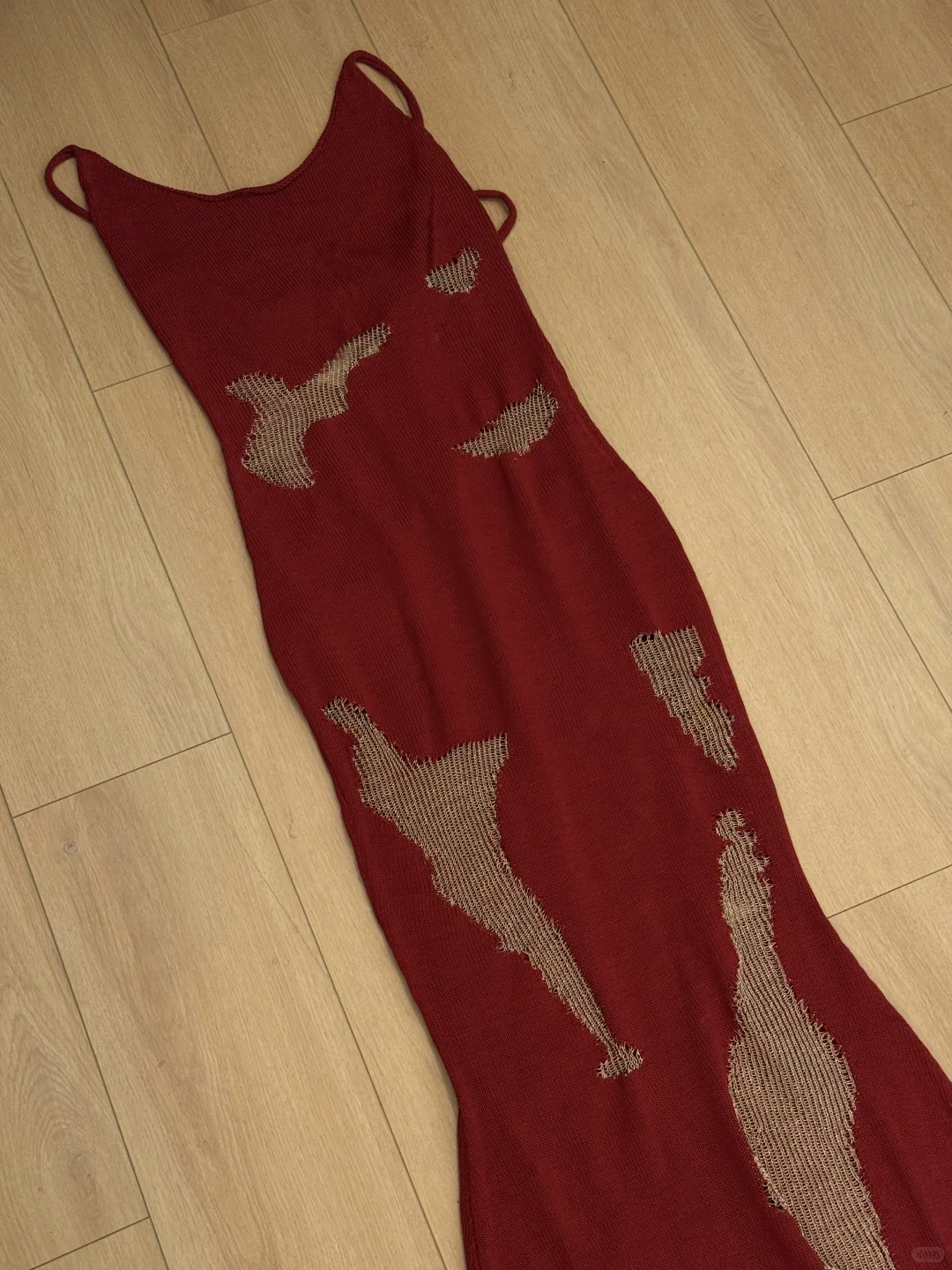 左滑穿上红色性感吊带裙～