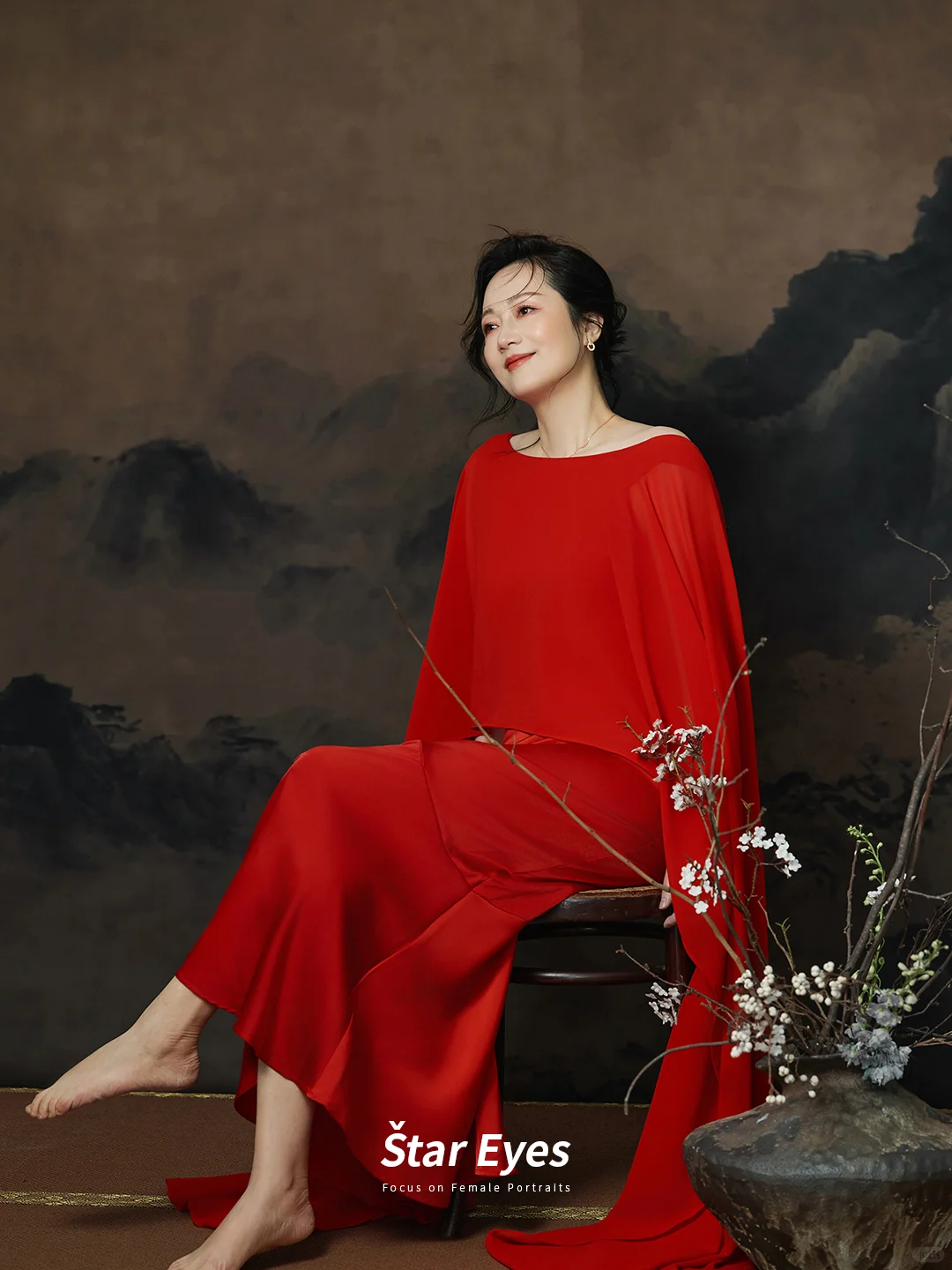 好沉醉这一抹高级的东方红 | 中式肖像