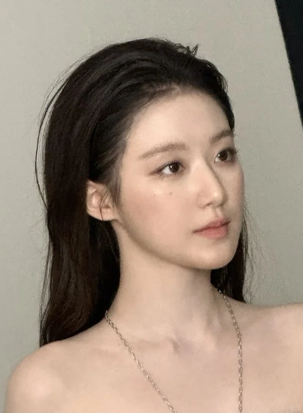 自带姐系清冷感的淡颜…