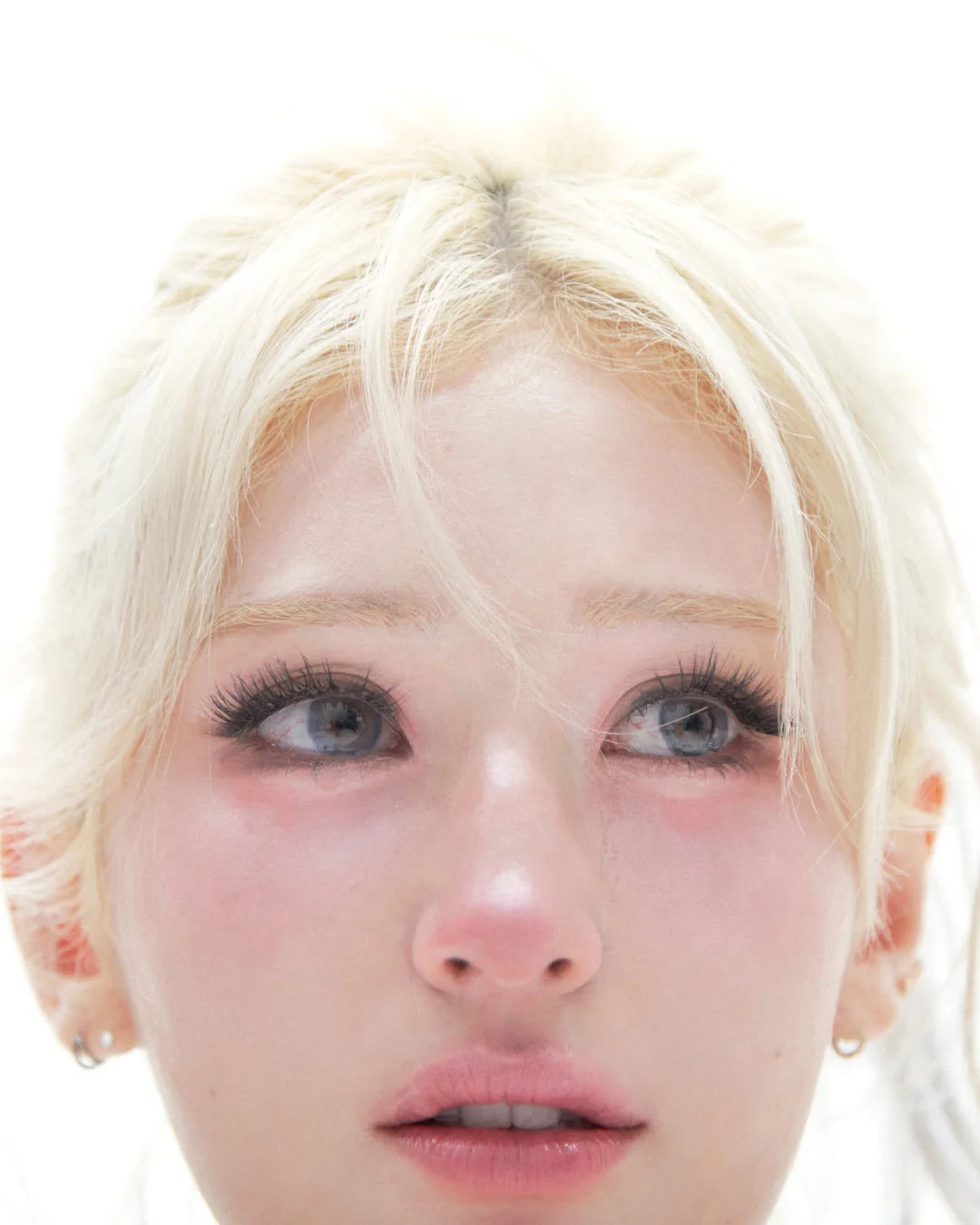 Somi彩妆新品模特图！GLYF上脸也太美了