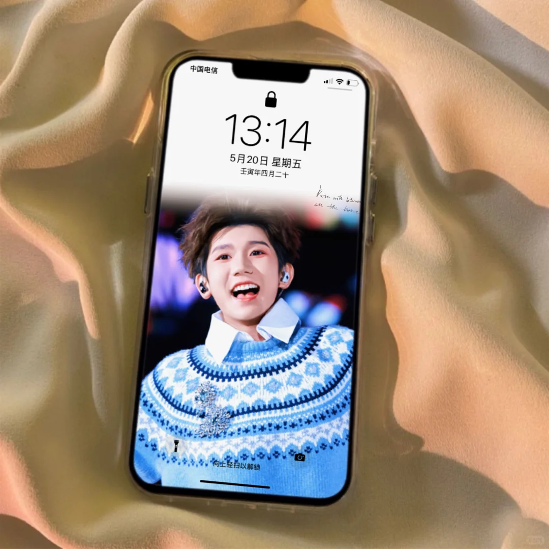 爱死这个笑容了😍太可爱啦！