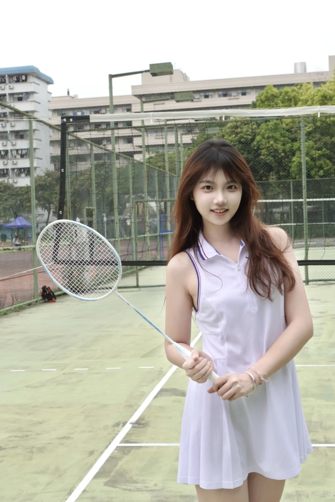 04 女大|正是打羽毛球的好天气！