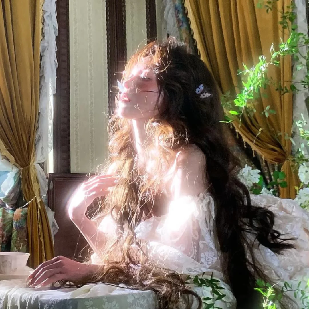 WeChat女头 | 丁达尔效应出现光就有了形状