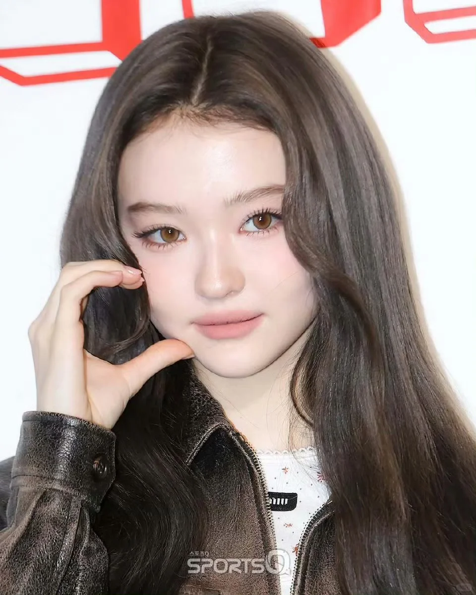 ella这双浅咖色双眸好美～