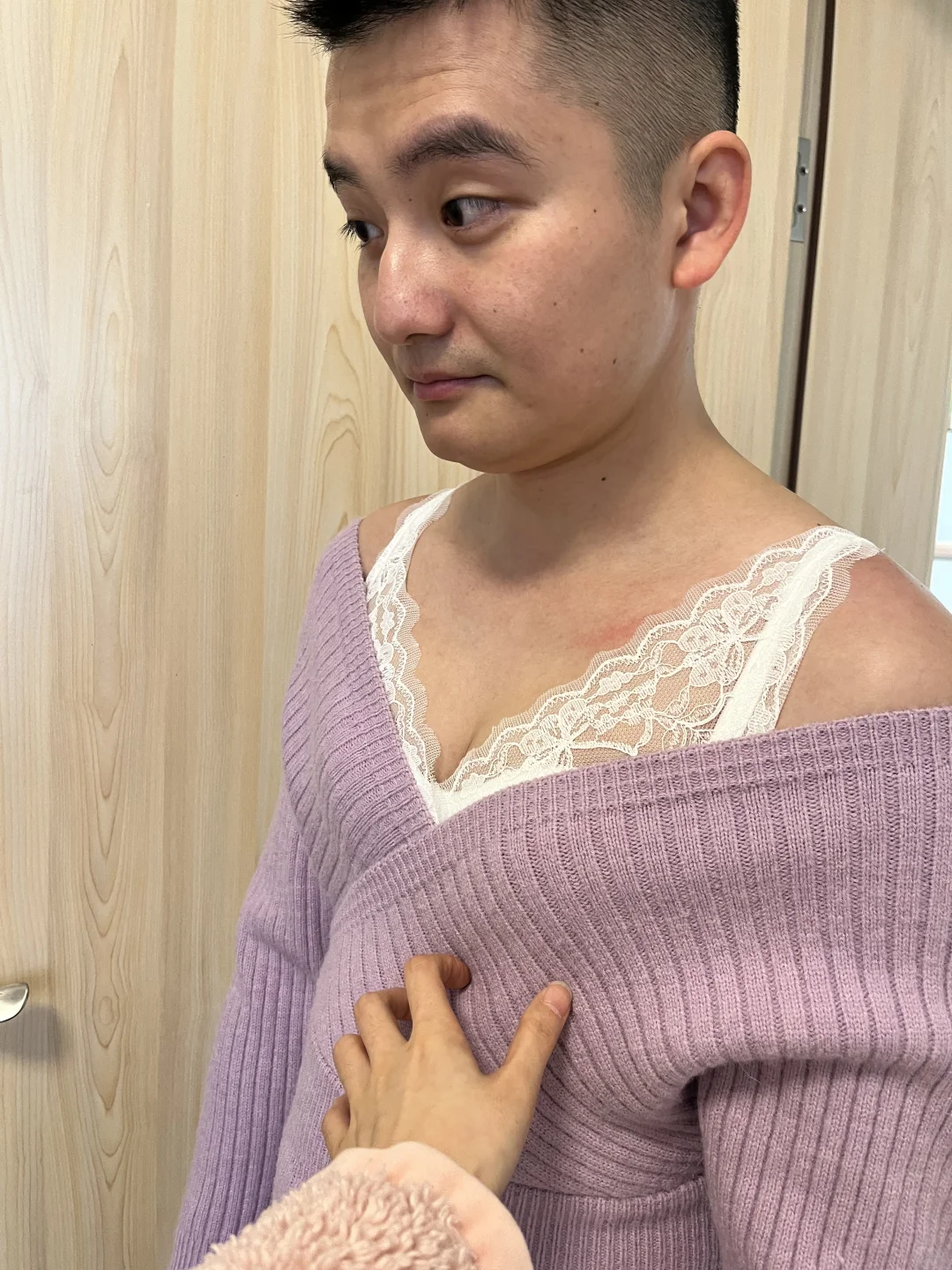 他非要感受蕾丝都能有沟的快乐😅