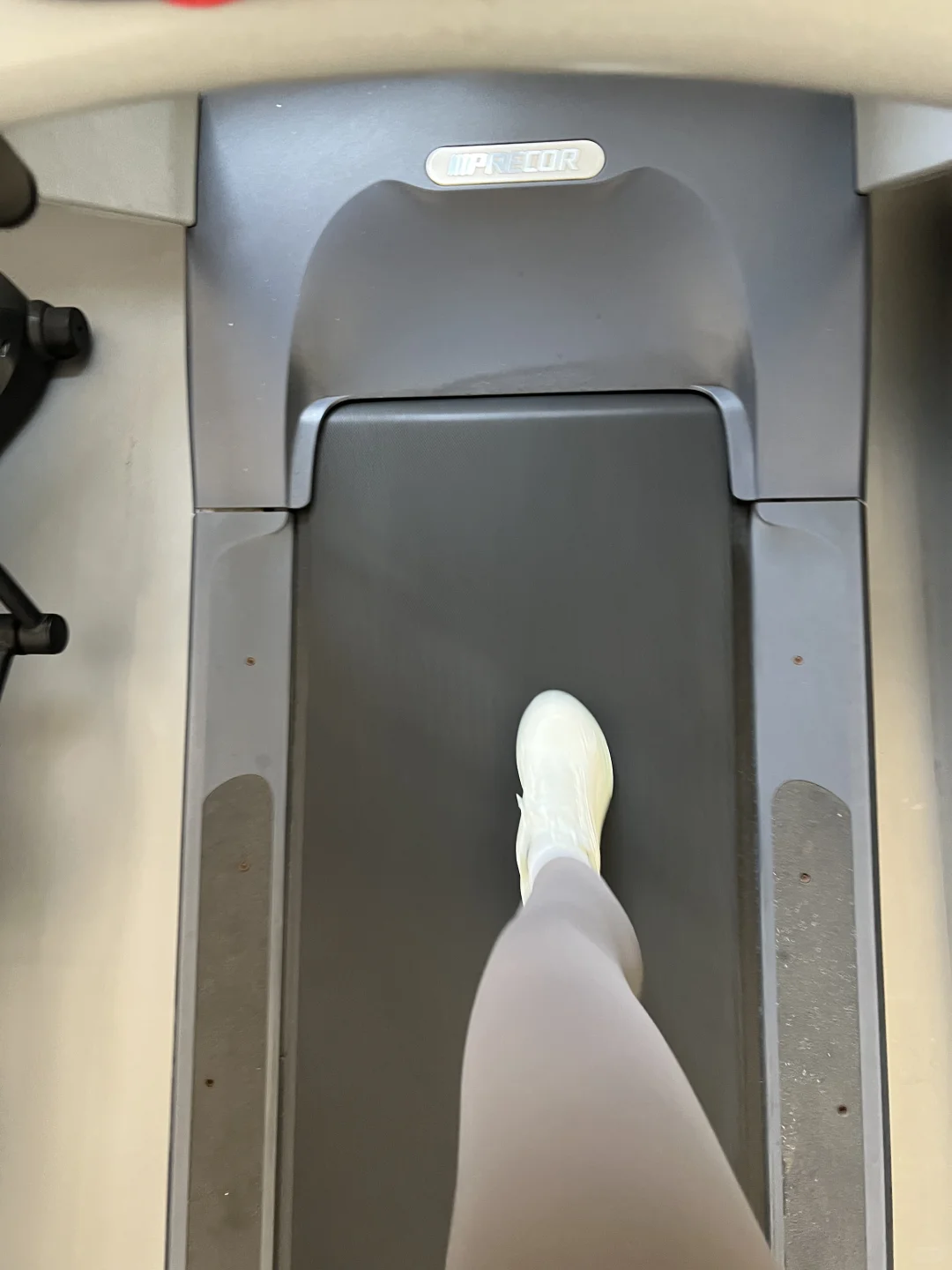 当我开始在跑步机上🏃🏻‍♀️