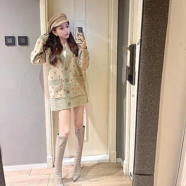 ins美女:五官精致的大长腿美女写真6