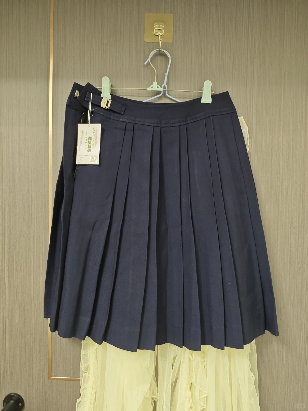 【记录】宽腰封带刺绣重褶绀裙