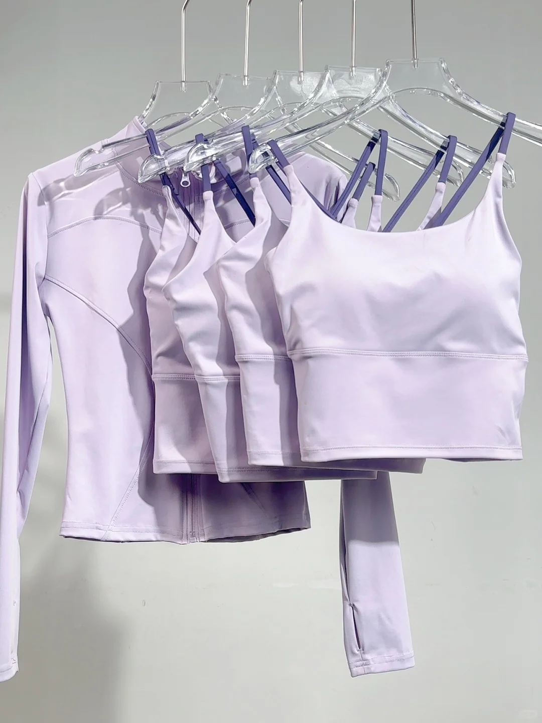 羽绒服下是更好看的美背吊带💰23带bra哦