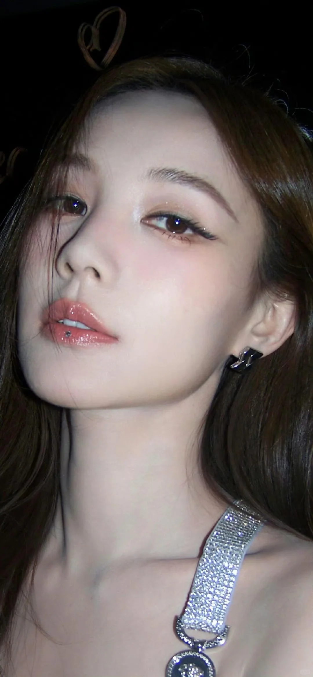 眼睛像缝合的美女我爱死了