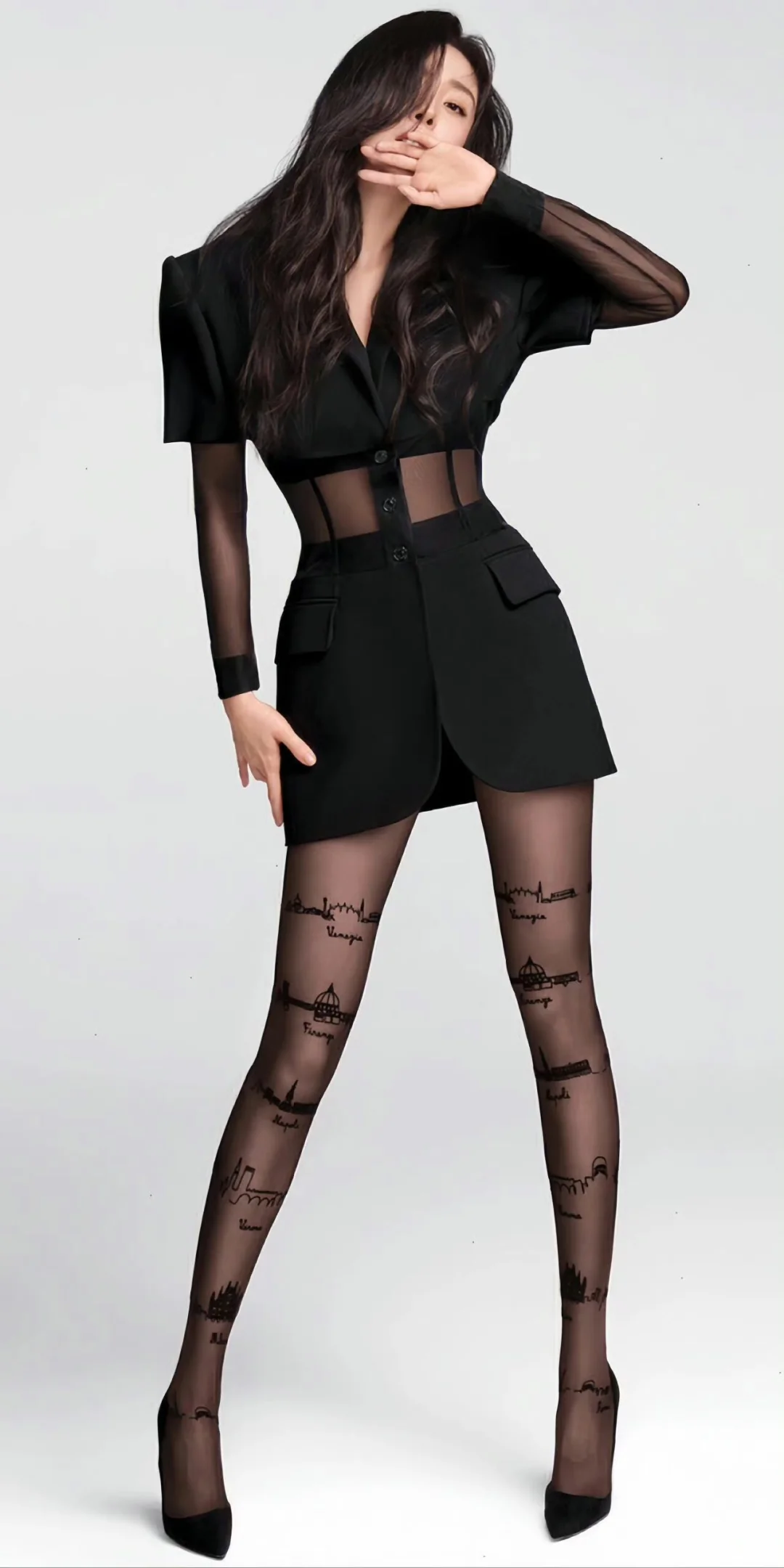 杨幂穿黑丝的模样，那真是风情万种