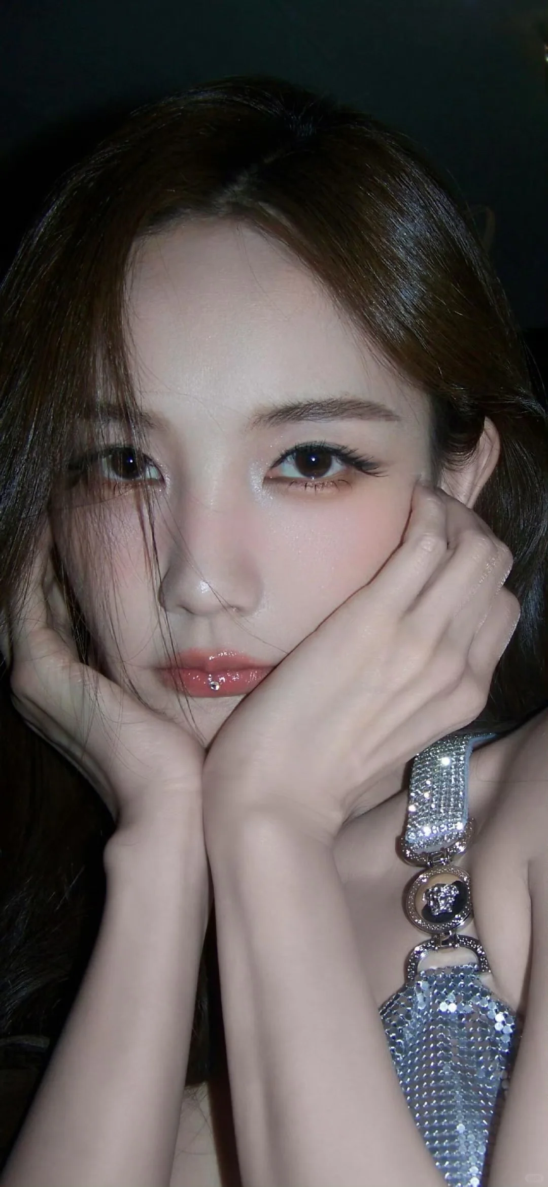 眼睛像缝合的美女我爱死了