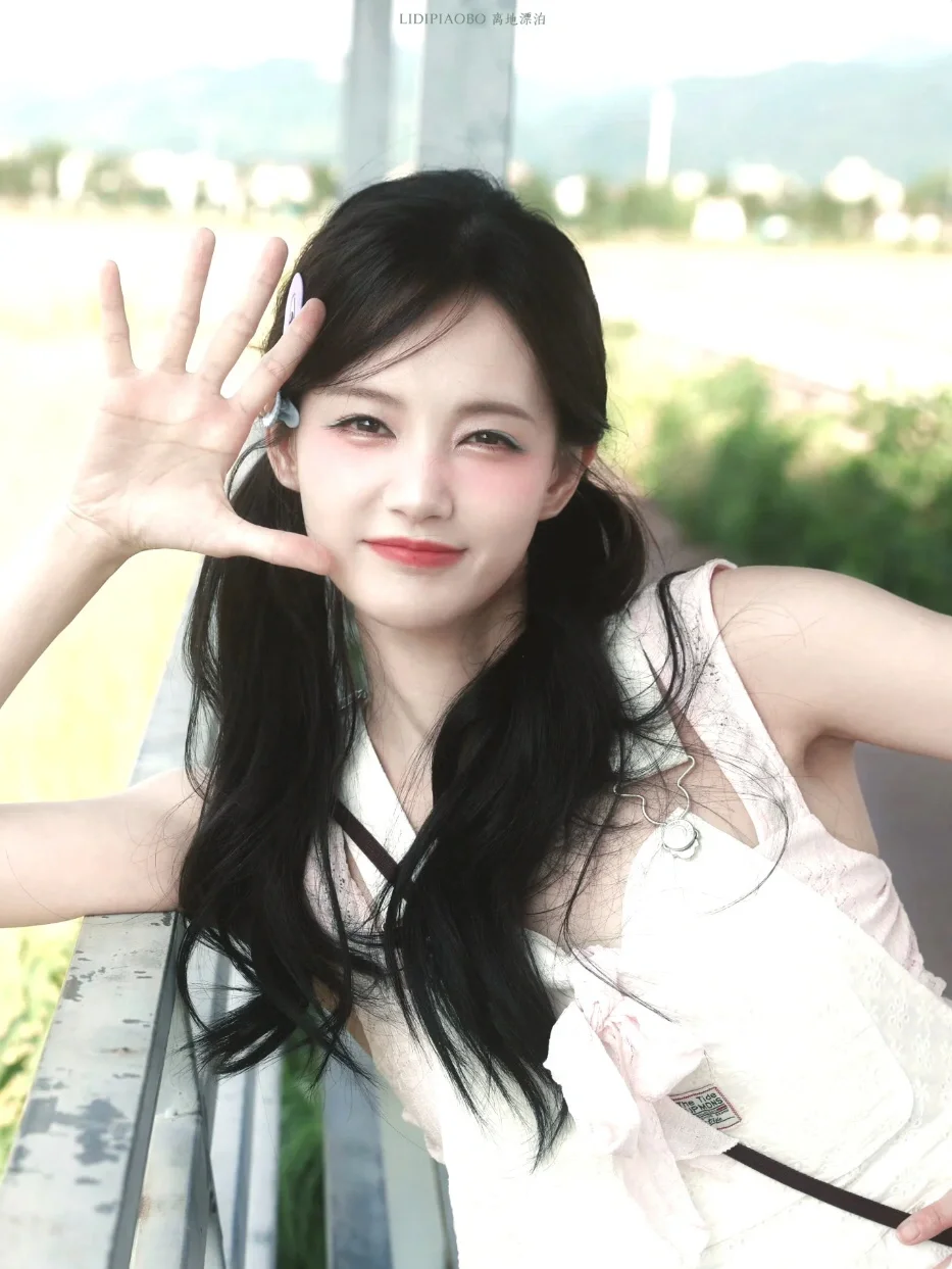 挑战发一百位女明星神图17(李一桐)