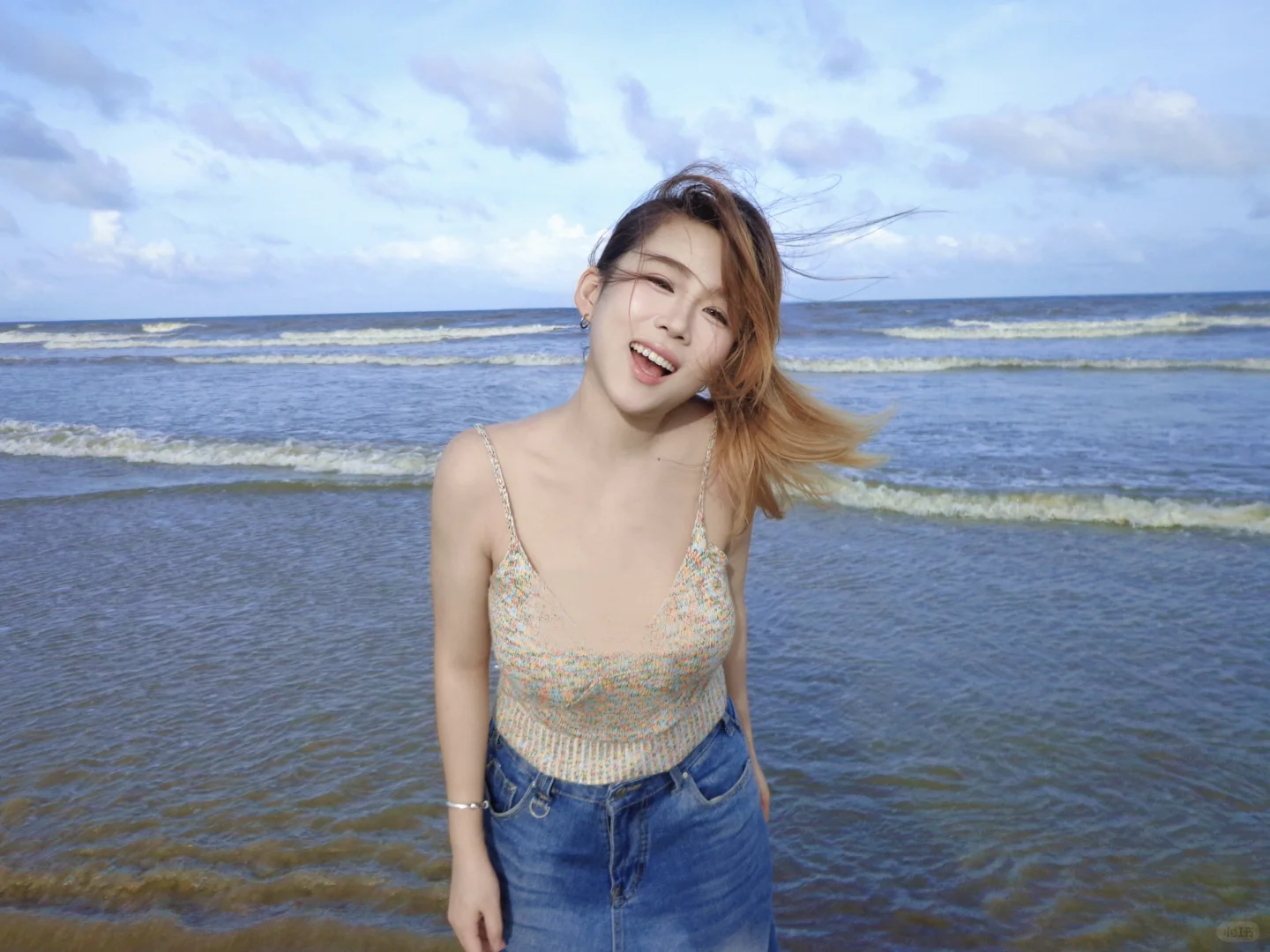 在一个下午来到了没有人的海边就拍出了。。。