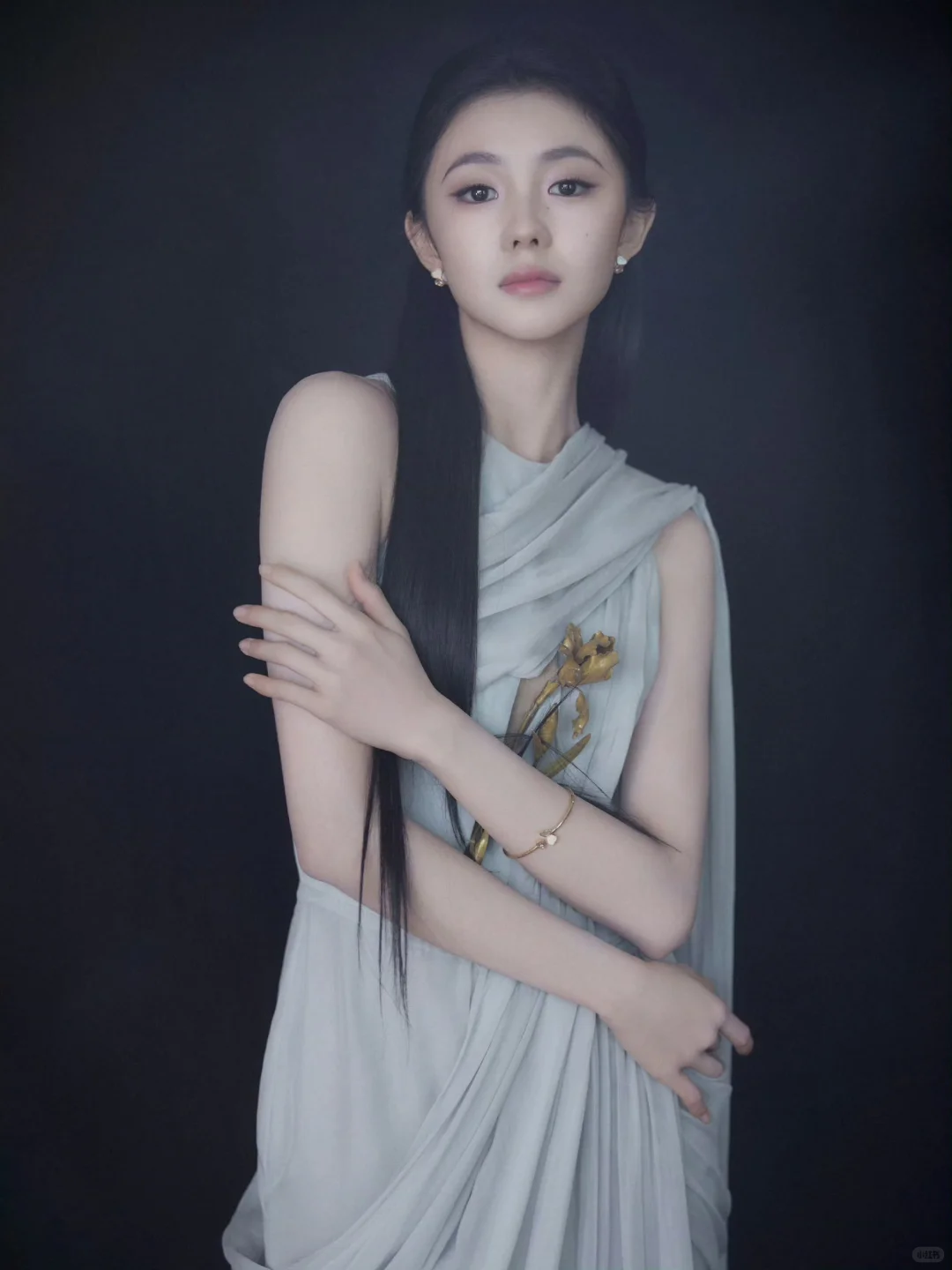 刘浩存 易碎感仙颜柔纱腰臀线